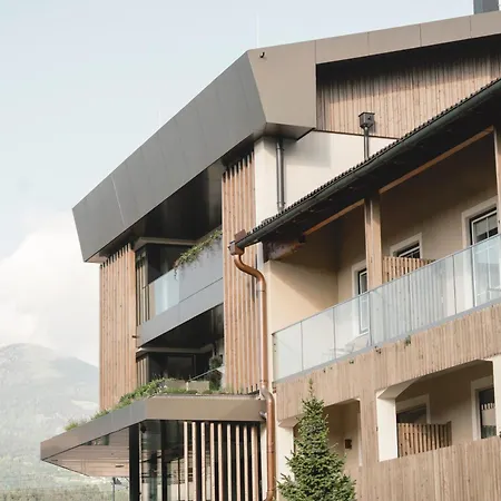 Langwies Genussherberge 호텔 할레인